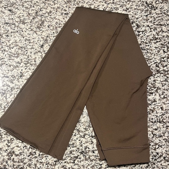 ALO Yoga Airbrush High-Waist Flutter Legging - Picture 4 of 4